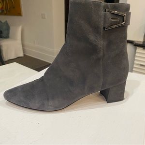 AQUATALIA Grey suede bootie great condition SZ 8 1/2 no odors